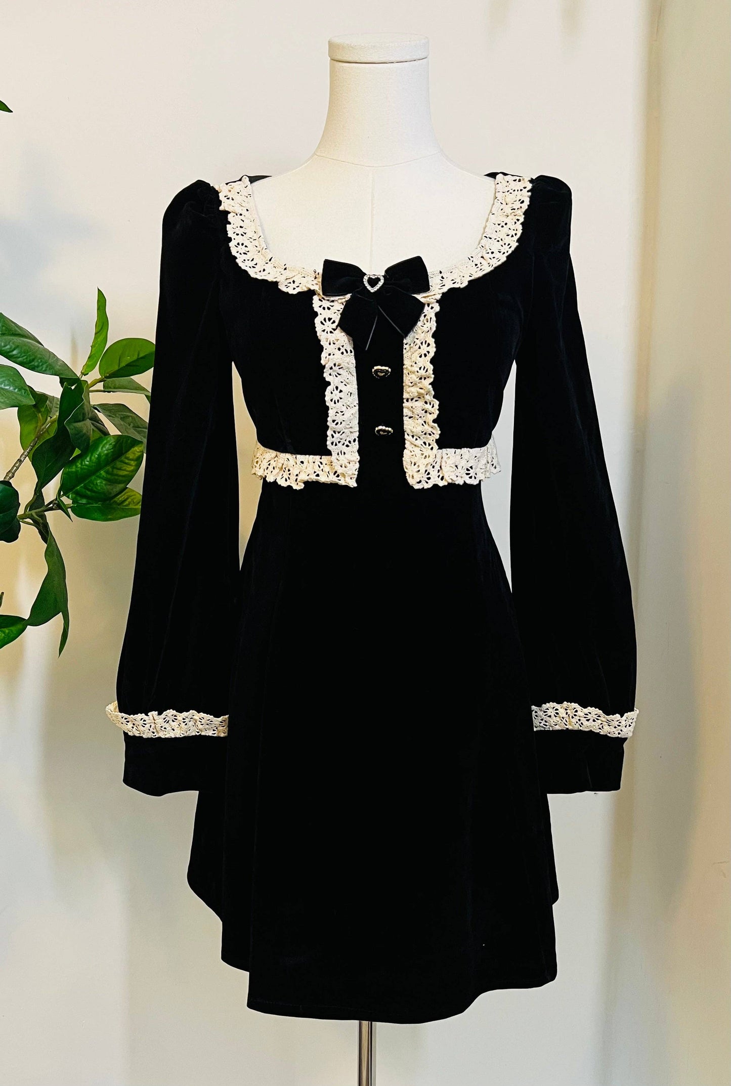 Sabrina - Luscious 60s style Velvet Mini Dress (XS - 3XL)