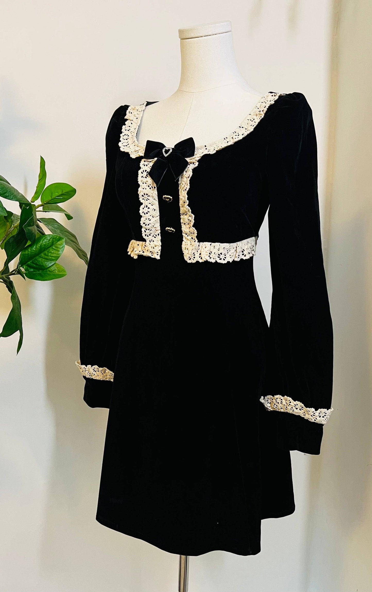 Sabrina - Luscious 60s style Velvet Mini Dress (XS - 3XL)