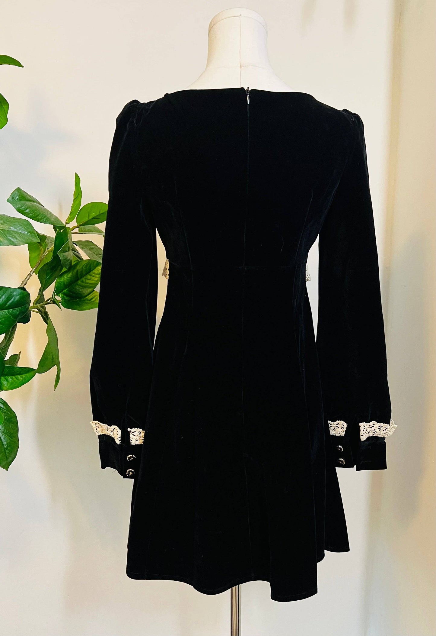 Sabrina - Luscious 60s style Velvet Mini Dress (XS - 3XL)